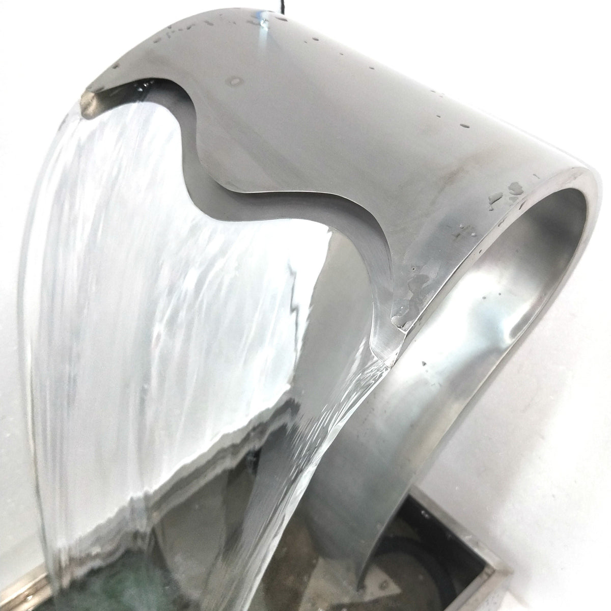 SteelArtCraft Infinity Curve Fountain Nozzle – 2FT Height × 1FT Mouth | Wave Mouth Stainless Steel Pool Nozzle - STEEL ART CRAFT